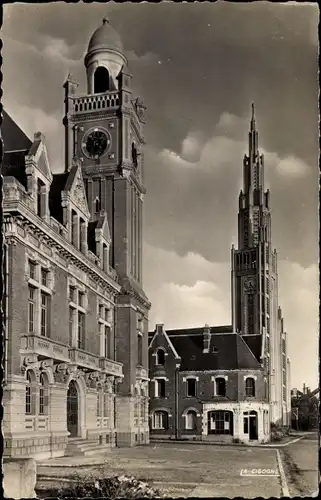 Ak Moreuil Somme, L'Hotel de Ville, L'Eglise