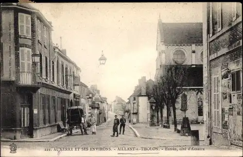 Ak Aillant s. Tholon Yonne, Entrée, côté d'Auxerre, Straßenansicht