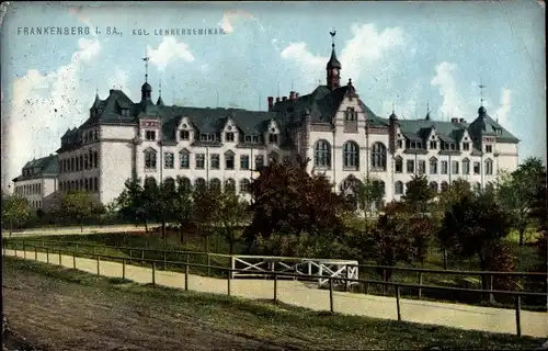 Ak Frankenberg in Sachsen, Blick zum Königlichen Lehrerseminar, Gesamtansicht, Wegpartie