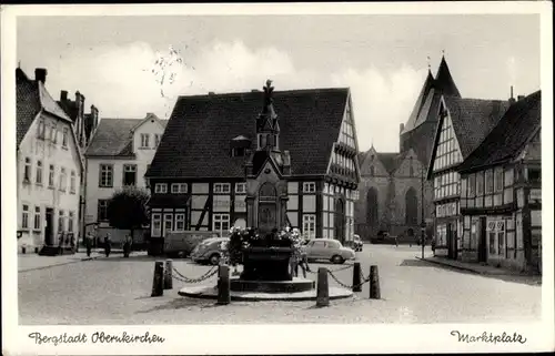 Ak Obernkirchen im Kreis Schaumburg, Blick auf den Marktplatz, Brunnen