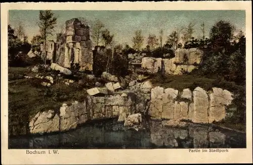 Ak Bochum im Ruhrgebiet, Partie im Stadtpark, Blick auf Felsenwand