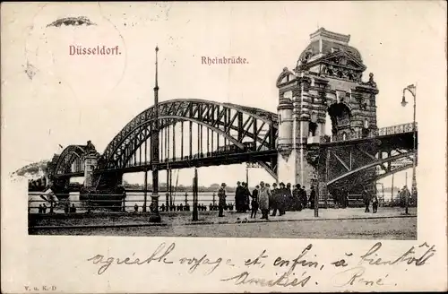 Ak Düsseldorf am Rhein, Rheinbrücke mit Menschen