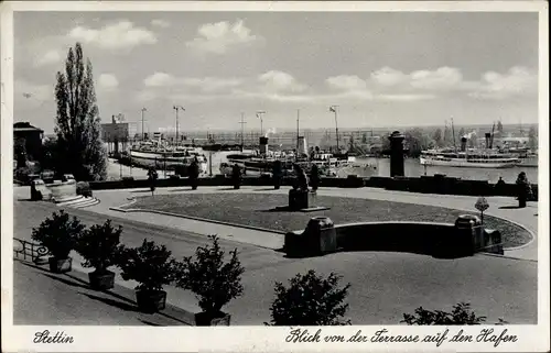Ak Szczecin Stettin Pommern, Blick von der Terrasse auf den Hafen