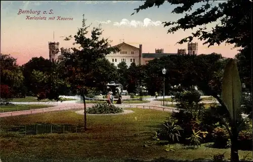 Ak Bernburg an der Saale, Karlsplatz und Kaserne