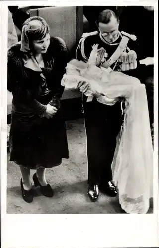 Ak Juliana der Niederlande, Prinz Bernhard der Niederlande, Prinzessin Marijke, Taufe, Utrecht 1947