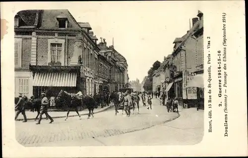 Ak Doullens Somme, Passage des Uhlans 1914