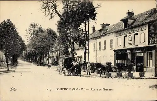 Ak Bourron Marlotte Seine et Marne, Route de Nemours, Hotel, Kutsche