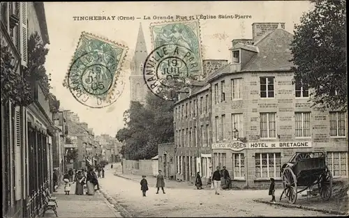 Ak Tinchebray Orne, La Grande Rue et Eglise Saint Pierre, Hotel de Bretagne
