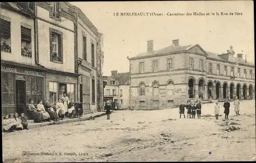 Ak Le Merlerault Orne, Carrefour des Halles et le la Rue de Sees