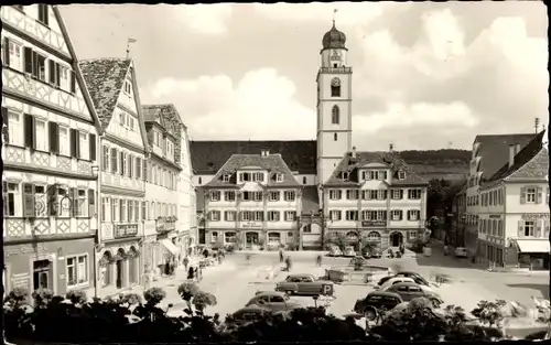 Ak Bad Mergentheim in Tauberfranken, Marktplatz mit Stadtkirche, Parkplatz