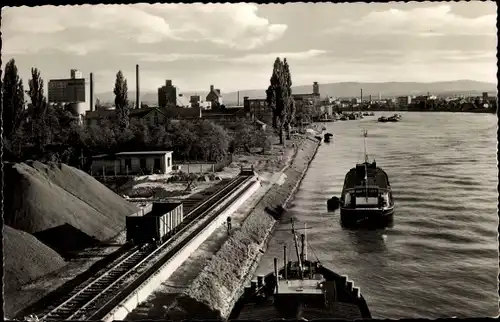 Ak Weil am Rhein, Stadt am Dreiländereck, Bahnschienen, Lastkähne, Fluss