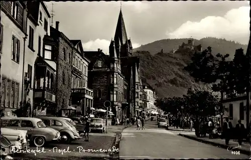 Ak Bernkastel Kues an der Mosel, Moselpromenade, Automobile, Kirche