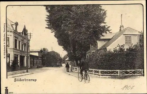 Ak Süderbrarup in Angeln, Straßenpartie, Radfahrer