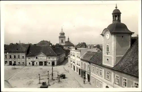 Ak Holice v Čechách Holitz Region Pardubice, Marktplatz, Rathaus