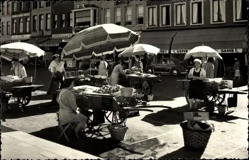 Ak Oostende Ostende Westflandern, Les marchandes de Poissons au Quai