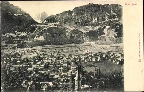 Ak Meiringen Kt. Bern Schweiz, Gesamtansicht der Stadt mit Berglandschaft