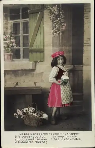 Ak Le Petit Chaperon Rouge, Rotkäppchen vor dem Haus seiner Oma, Korb