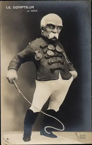 Ak Le Dompteur, Georges Clemenceau als Löwendompteur, Plastik von Giris, Karikatur