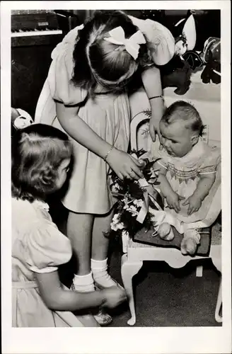 Ak Op Prinses Marijke's eerste verjaardag, Soestdijk 1948, Prinzessin Marijke, Geburtstag