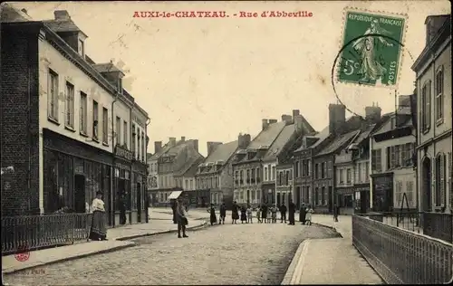 Ak Auxi le Chateau Pas de Calais, Rue d'Abbeville