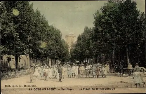 Ak Hendaye Pyrénées-Atlantiques, La Place de la Republique