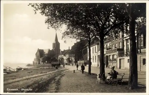 Ak Emmerich am Niederrhein, Rheinufer, Straßenpartie, Kirche