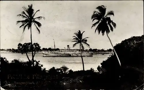 Foto Ak Mombasa Kenia, Passagierschiff, Palmen, Küstenlandschaft