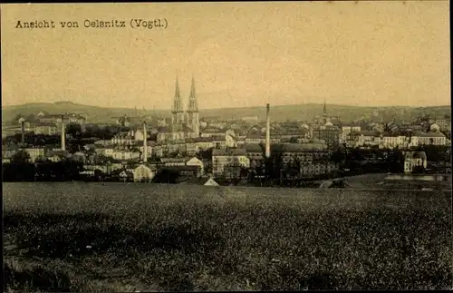 Ak Oelsnitz i. Vogtland, Panoramaansicht der Stadt von Wiese gesehen, Kirchtürme