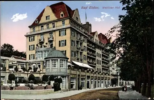 Ak Bad Elster im Vogtland, Straßenpartie am Wettiner Hof, Passanten