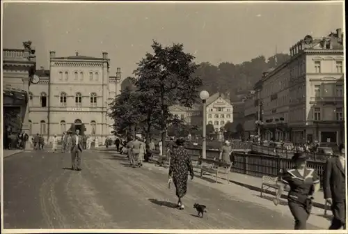 Foto Karlovy Vary Karlsbad Stadt, Straßenpartie mit Cafe, Fotograf Hubl