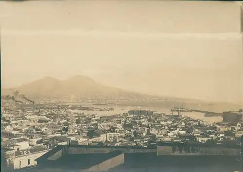 Foto Napoli Neapel Campania, Panorama vom Ort und Vesuv