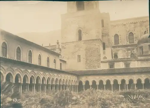 Foto Monreale Sicilia Italien, Kloster, Arkaden, Blick vom Innenhof