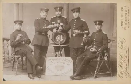 Kabinett Foto Wilh. Hochfeld Nachf. A. Schmidt Insterburg Ostpreußen, Deutsche Soldaten, § 11, Bier