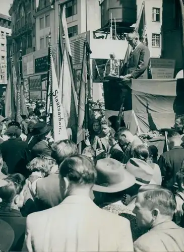 Foto Max Schirner Berlin, Bâle Basel Stadt Schweiz, Marktplatz, Tag der Arbeit, Nationalrat Steiner