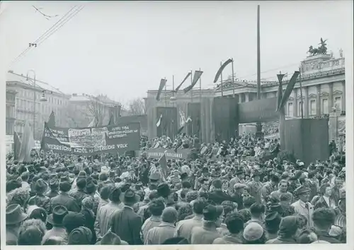 Foto Wiener Parlament, 1. Mai, Nationalratswahlen, Kommunisten, Wahlparolen