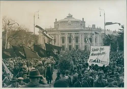 Foto Wien 1, Rathaus, Burgtheater, 1. Mai Umzug der Kommunistischen Partei 1956