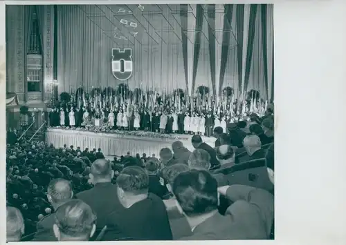Foto Wien 1, 1. Mai Kundgebung der ÖVP 1956 im Großen Konzerthaussaal, Votava
