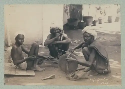 Foto Indien, Scherenschleifer, Wetzstein, Turban, um 1880