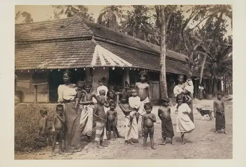 Foto Sri Lanka Ceylon, Dorfszene, Mütter und Kinder, um 1880