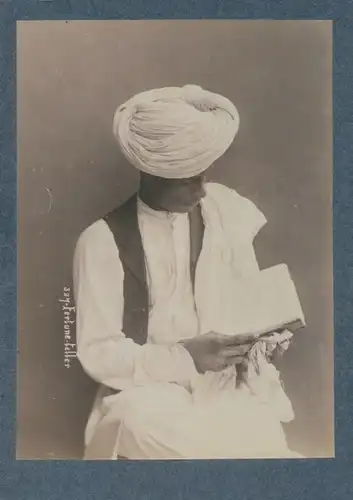 Foto Gustav Richard Lambert, Singapur, Wahrsager, Buch, Turban, um 1880