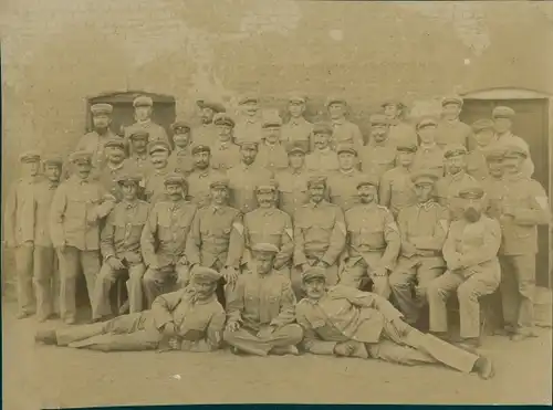Foto Lüderitz Namibia, DSWA, Mitglieder der Kolonialen Schutztruppe, Gruppenbild, Schirmmütze