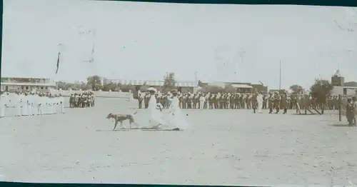 Foto Keetmannshoop Namibia, DSWA, Kaisergeburtstag 1908, Schutztruppler, Damen mit Hund