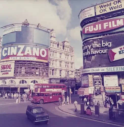 Foto Spremberg, Hans Joachim, City of Westminster London City, Piccadilly, Bus, Cinzano, Fuji Film
