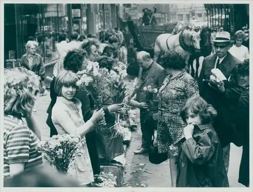 Foto Spremberg, Hans Joachim, Katowice Polen, Blumenverkauf, Straße