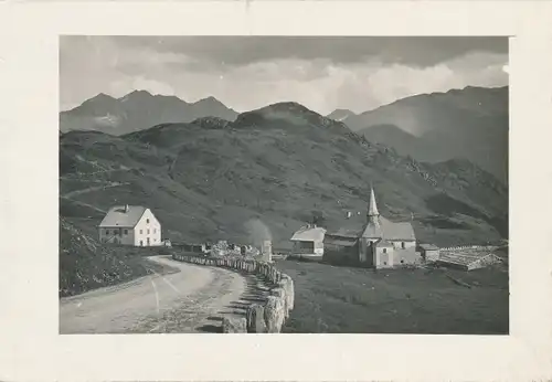 Foto St Christoph am Arlberg Tirol, Straßenpartie, Kirche