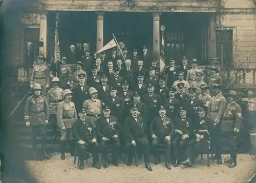 Foto Halle an der Saale, Ritterschaft, Kolonialhelme und -Hüte, Adolf Lindemann, Orden