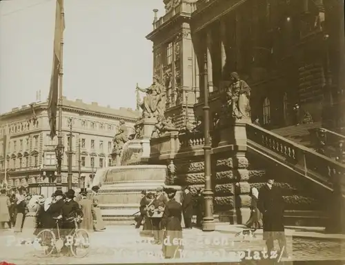 Foto Praha Prag Tschechien, Brunnen, Wenzelsplatz, Tschechisches Museum