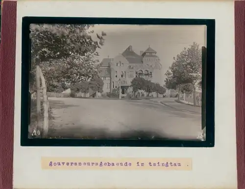 Foto Tsingtau China, um 1900, Boxeraufstand, Gouverneursgebäude, Rücks.: An Bord der Scharnhorst