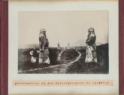 Foto Nanking China, Boxeraufstand, um 1900, Geisterallee, Kaisergräber, Rücks.: SM Torpedoboot S 90