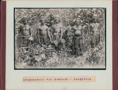 Foto Deutsch Neuguinea, um 1900, Kolonie, Eingeborene, Rücks.: Tsingtau China, Dt. Matrosen, Feier